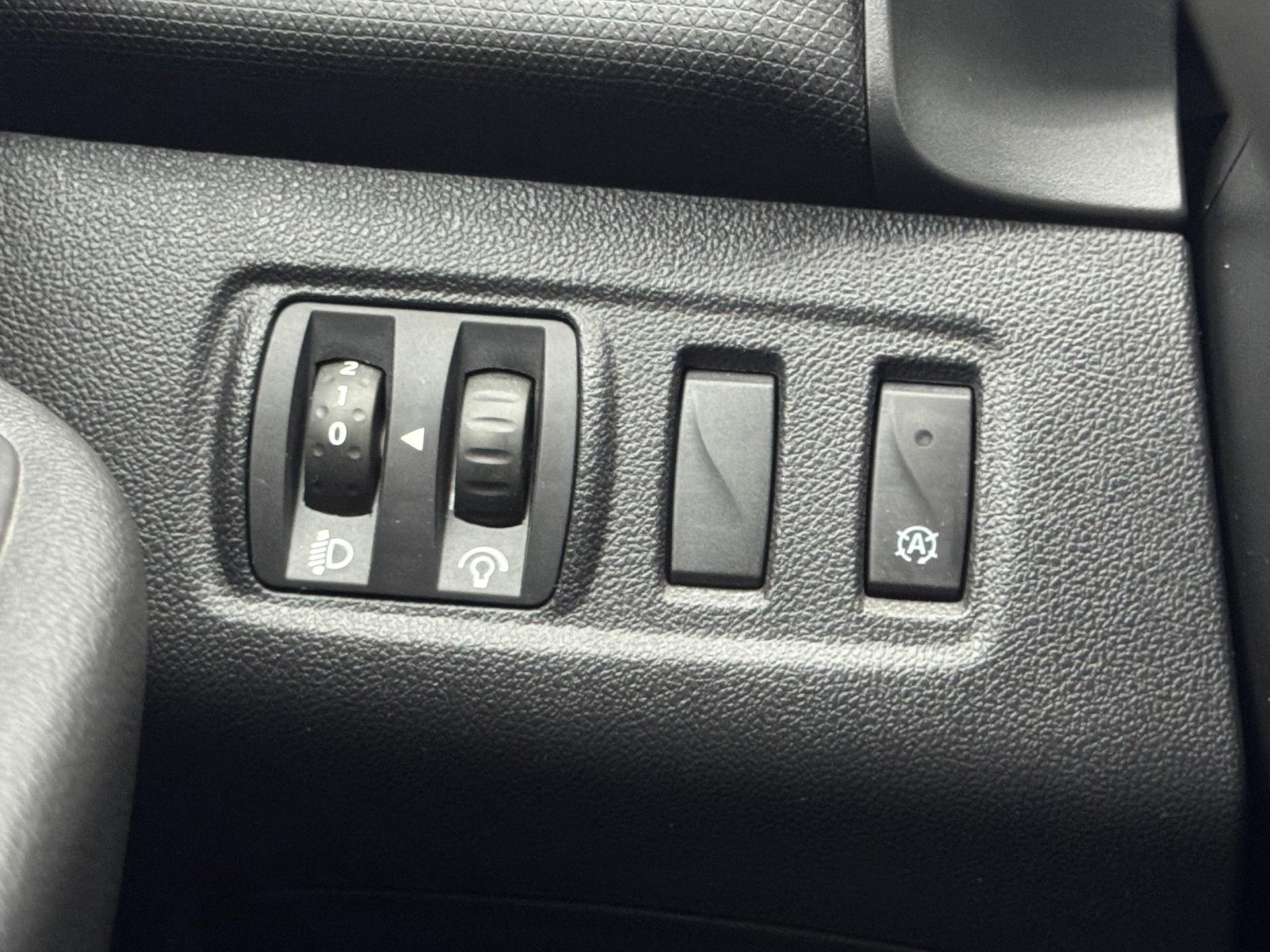 Renault Clio 0.9 TCe Limited - Airco - Parkeersensor - Navi - APK 47407526-28.jpg | PD Occasions