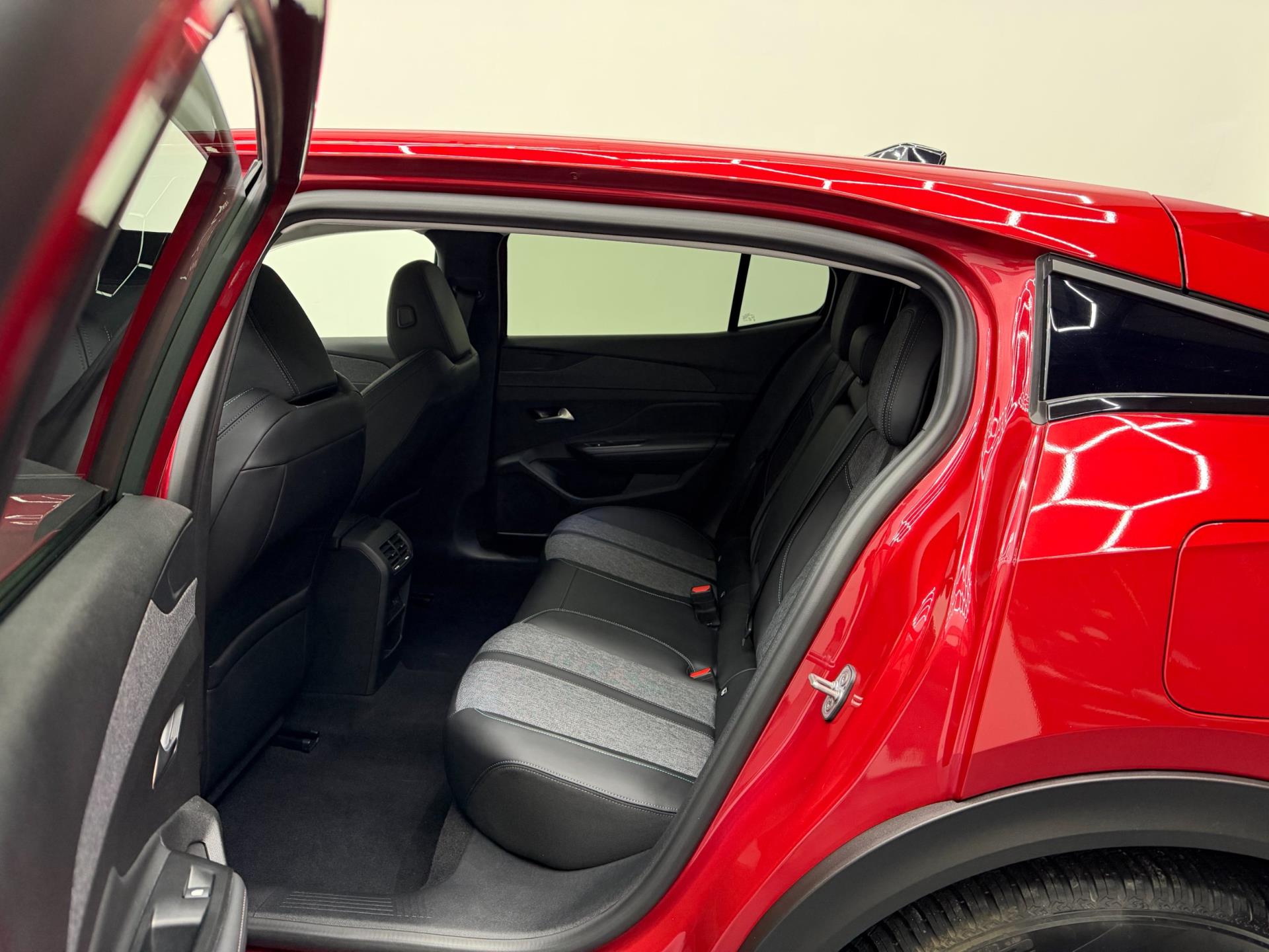 Peugeot 408 1.6 HYbrid Allure 180 - (360) Camera - Clima - Navi - ACC - Stoelverw. 48531317-11.jpg | PD Occasions