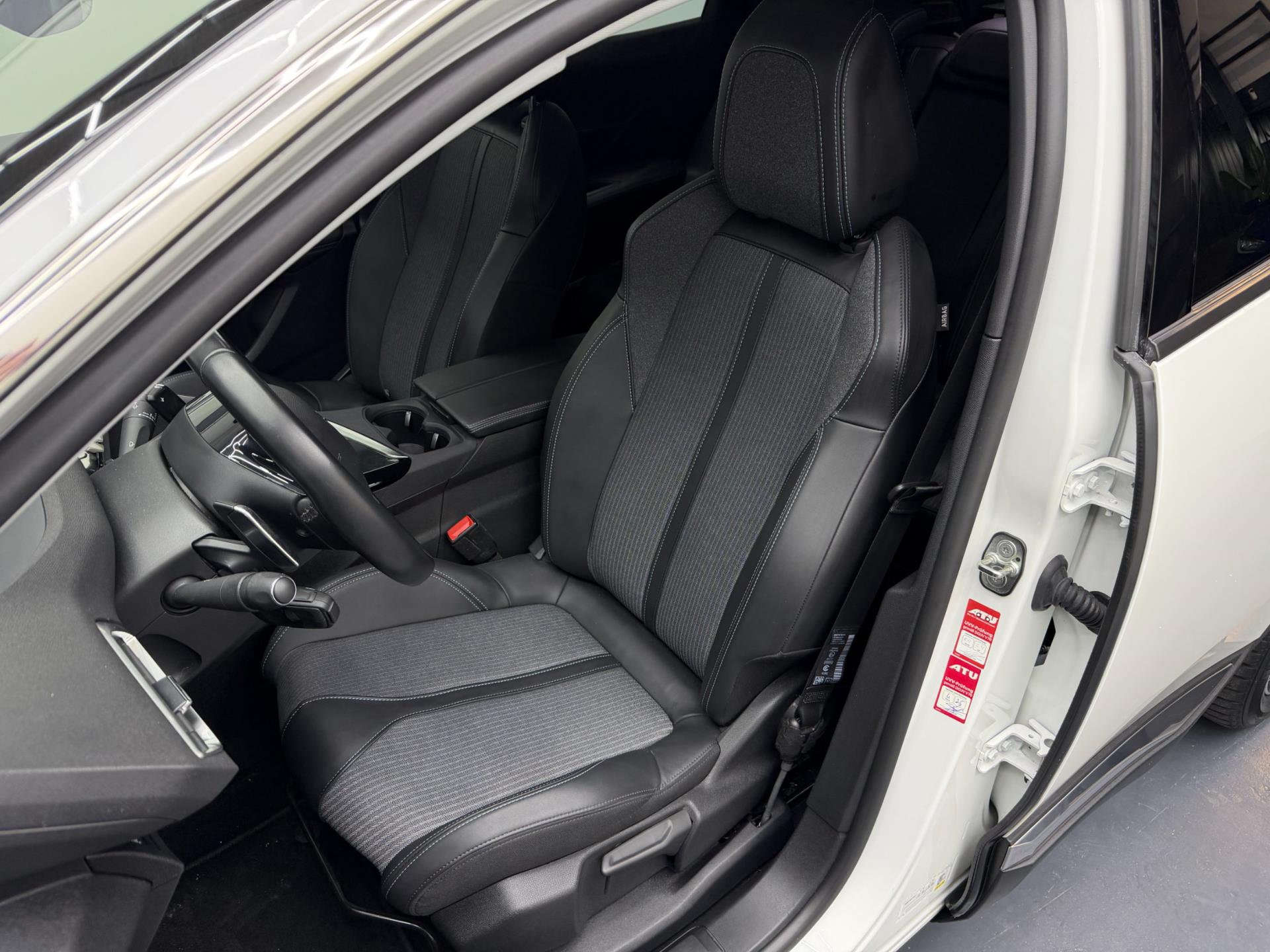 Peugeot 3008 1.6 Plug-In HYbrid 225PK Allure Pack Business - Trekhaak - Camera - Stoelverw. 48557087-9.jpg | PD Occasions