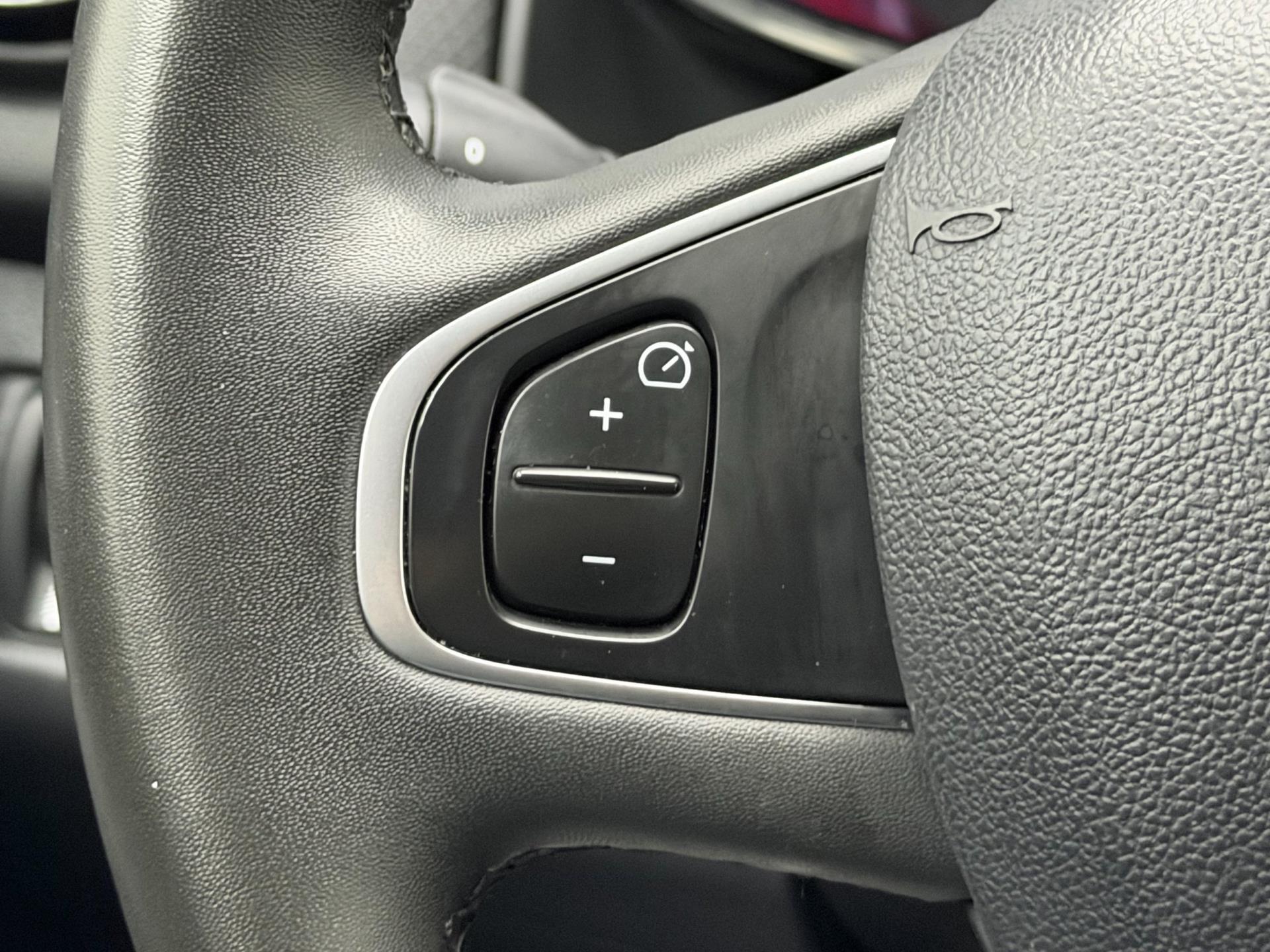 Renault Clio 0.9 TCe Limited - Dealer Onderh. - LM Velgen - Airco - Parkeersensoren 48564064-16.jpg | PD Occasions