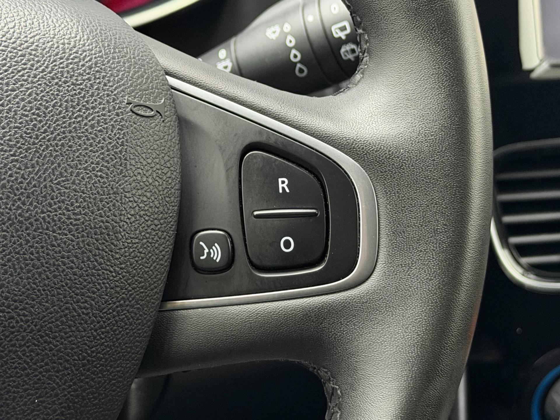 Renault Clio 0.9 TCe Limited - Dealer Onderh. - LM Velgen - Airco - Parkeersensoren 48564064-17.jpg | PD Occasions