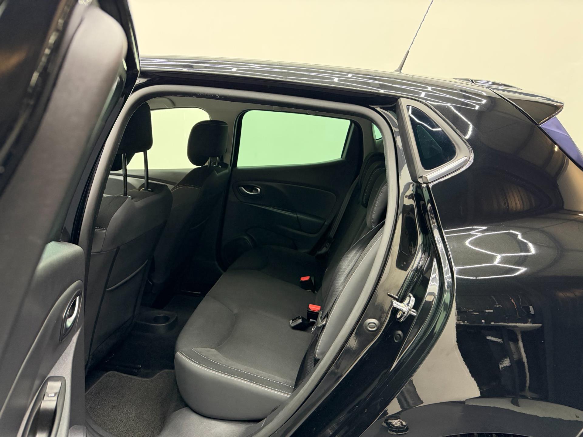 Renault Clio 0.9 TCe Limited - Dealer Onderh. - LM Velgen - Airco - Parkeersensoren 48564064-9.jpg | PD Occasions